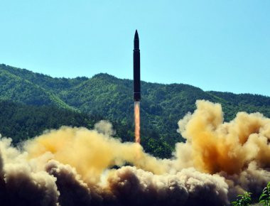 Β.Κορέα: Μεγάλοι εορτασμοί για την επιτυχή δοκιμαστική εκτόξευση διηπειρωτικού πυραύλου (φωτό, βίντεο)